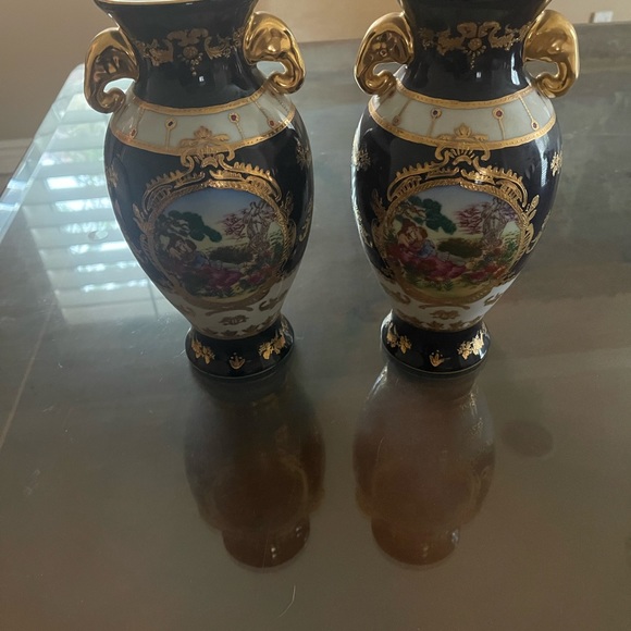 Vase - Picture 2 of 5